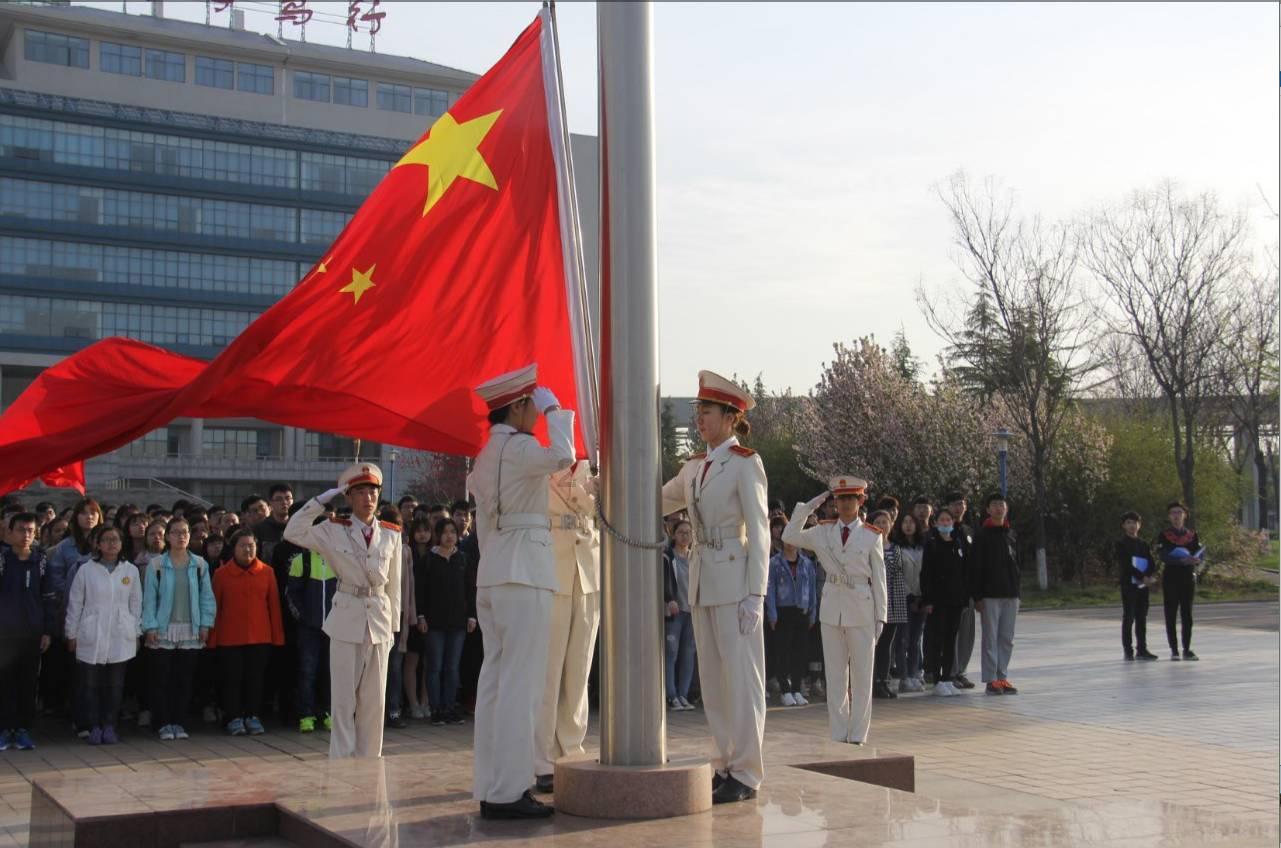 跟我妈说话她老是不认真听，没错说完事情跟没说一样，我说完一个事后，他就会问：啥？你说的啥？游戏画面