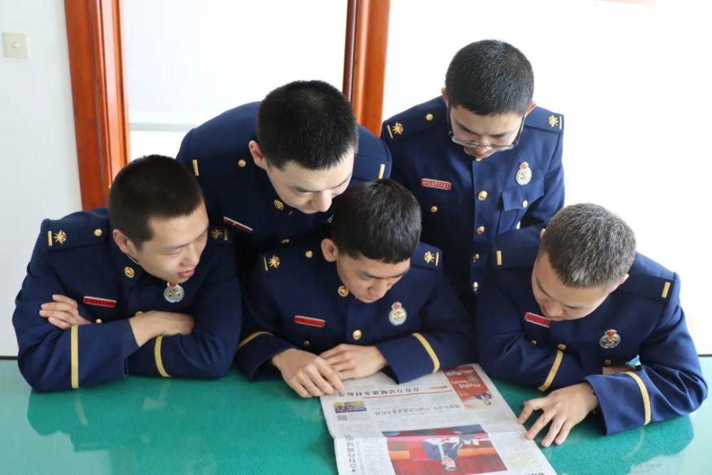 琳娜整理房间