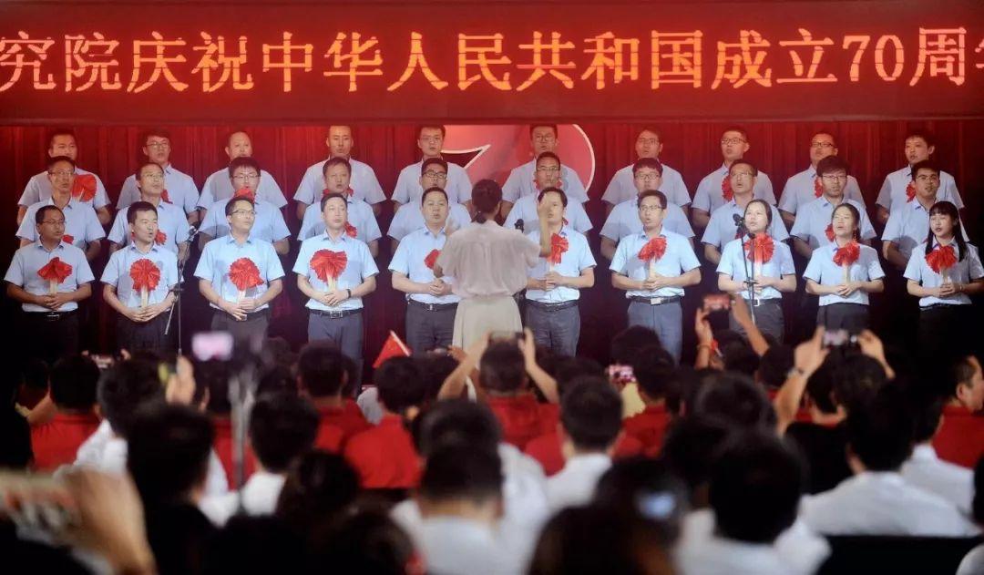 带领乡亲网上“淘金”