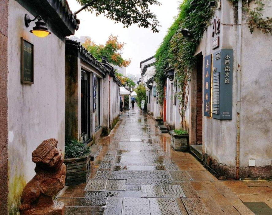 托尼·帕克参加美职篮关怀行动，与球迷欢庆新春